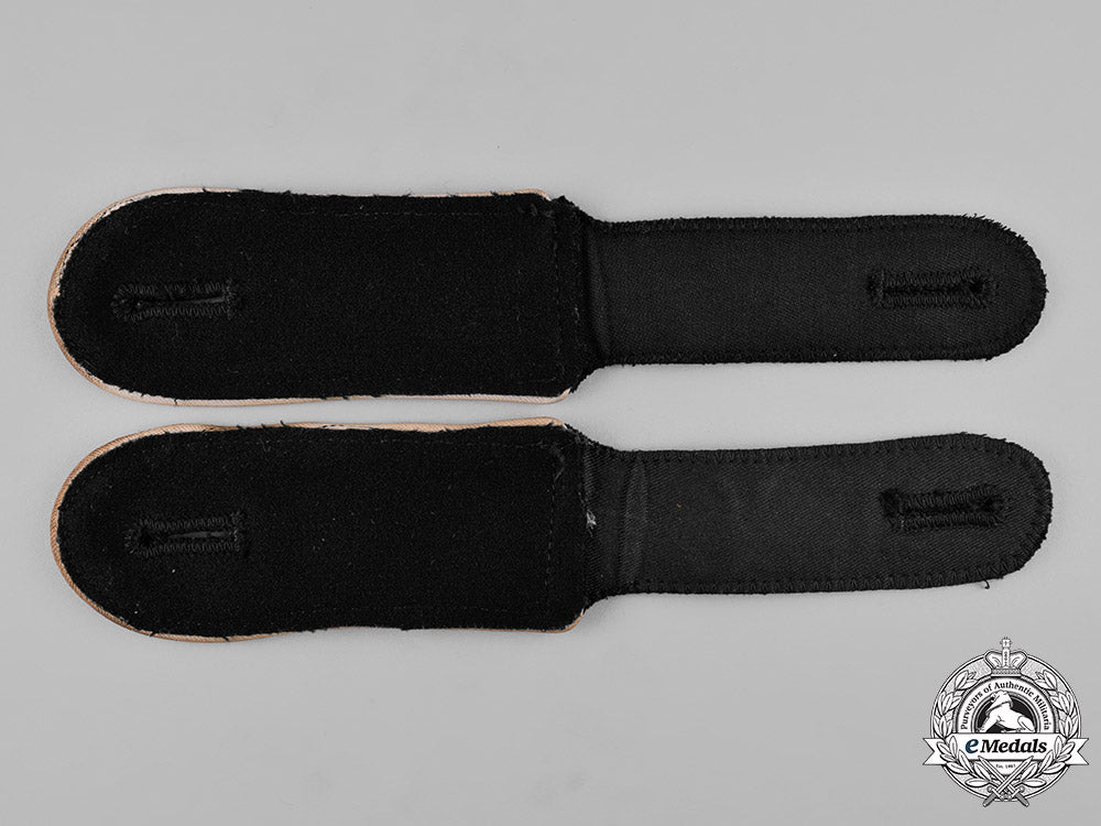 germany,_ss._a_set_of_waffen-_ss_mann_infantry_shoulder_straps_c19-3452_1