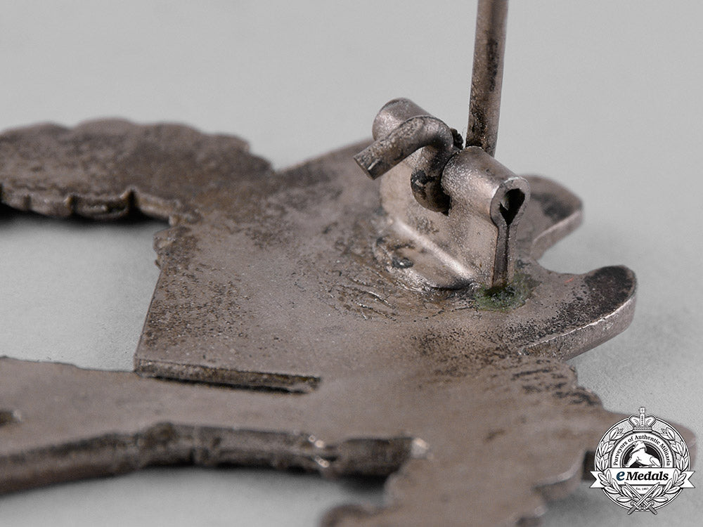 germany,_wehrmacht._a_infantry_assault_badge_in_silver,_by_deschler&_sohn_c19-3609_1