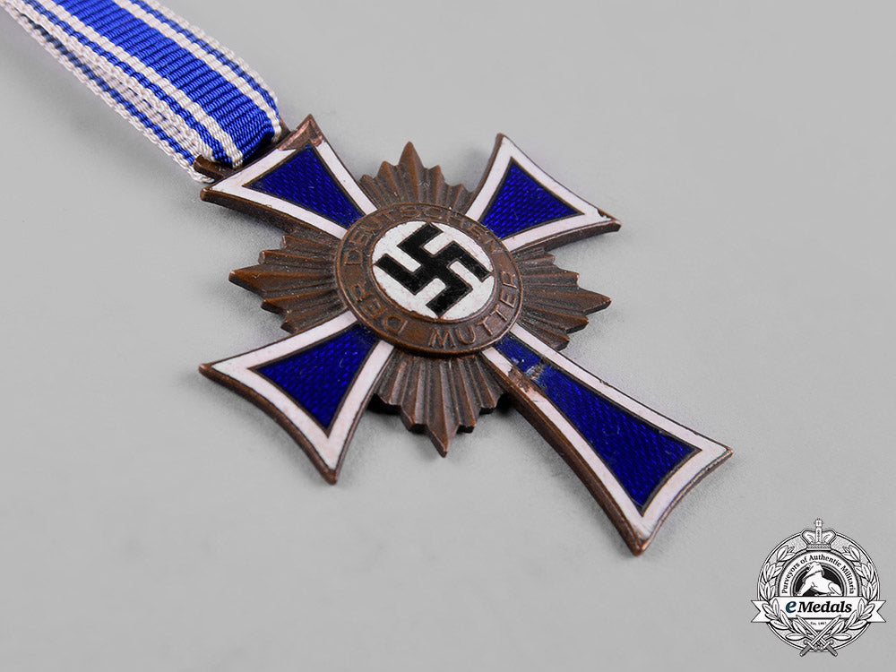 germany,_third_reich._a_lot_of_honour_crosses_of_the_german_mother,_all_grades_c19-3702