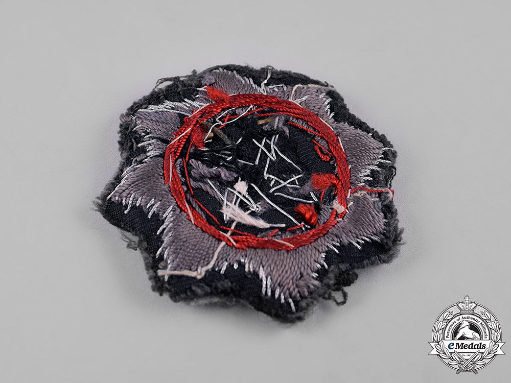 germany,_wehrmacht._a_german_army_cross_in_gold,_cloth_version_c19-4836_1_1