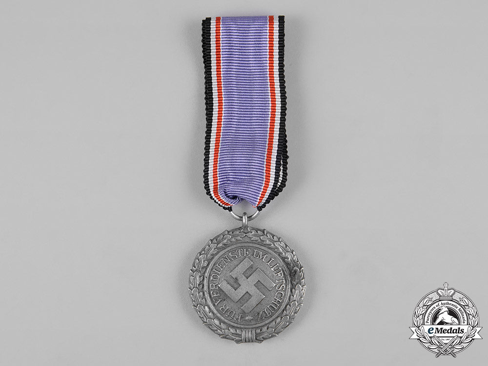 germany,_rlb._an_air_defence_league(_rlb)_air_protection_medal,_ii_class_c19-5097_2_1