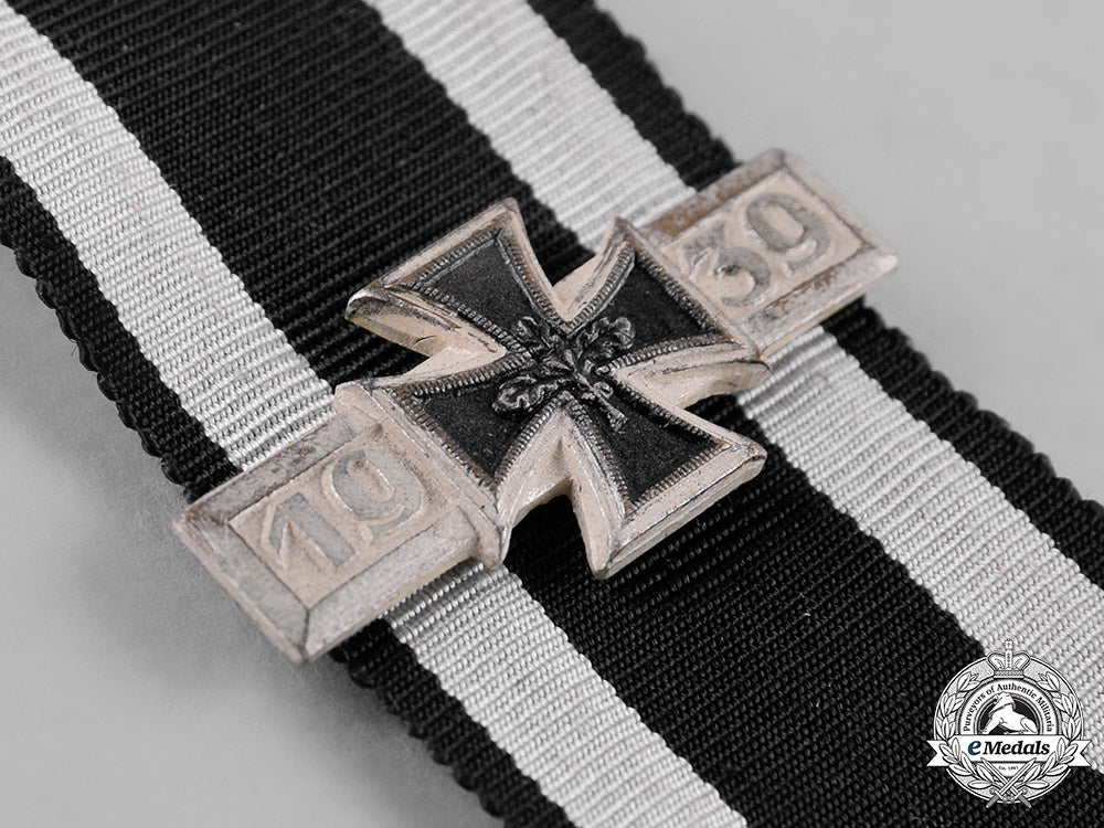 germany,_federal_republic._a1914_iron_cross_ribbon_with1939_clasp,_post-1957_reissue_c19-5241