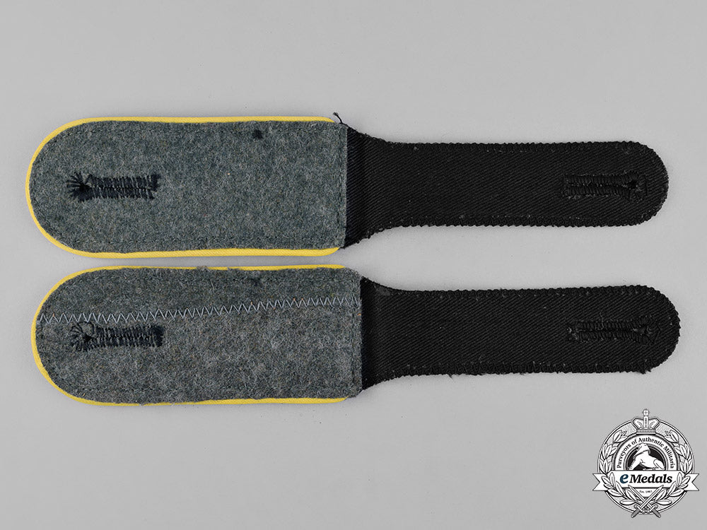 germany,_waffen-_ss._a_pair_of_signals_em_shoulder_straps_c19-530_1