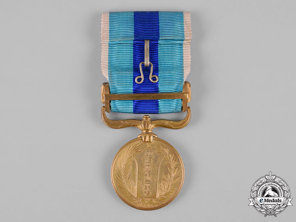 japan,_empire._a1904-1905_war_medal_in_case_c19-5361