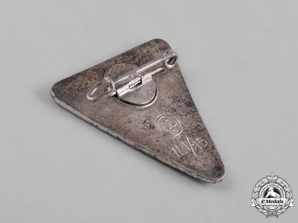 germany,_third_reich._a_pair_of_national_socialist_women’s_league_membership_badges_c19-552