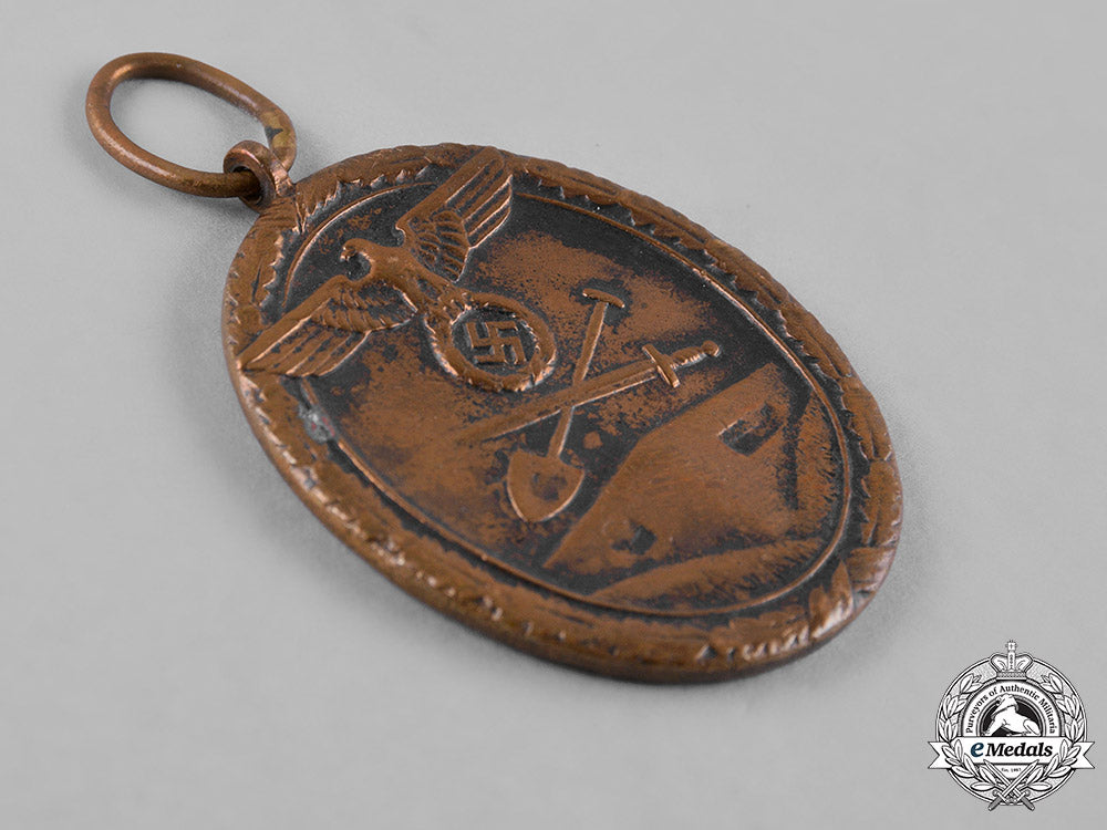 germany._a_mixed_lot_of_badges_c19-558_1_1