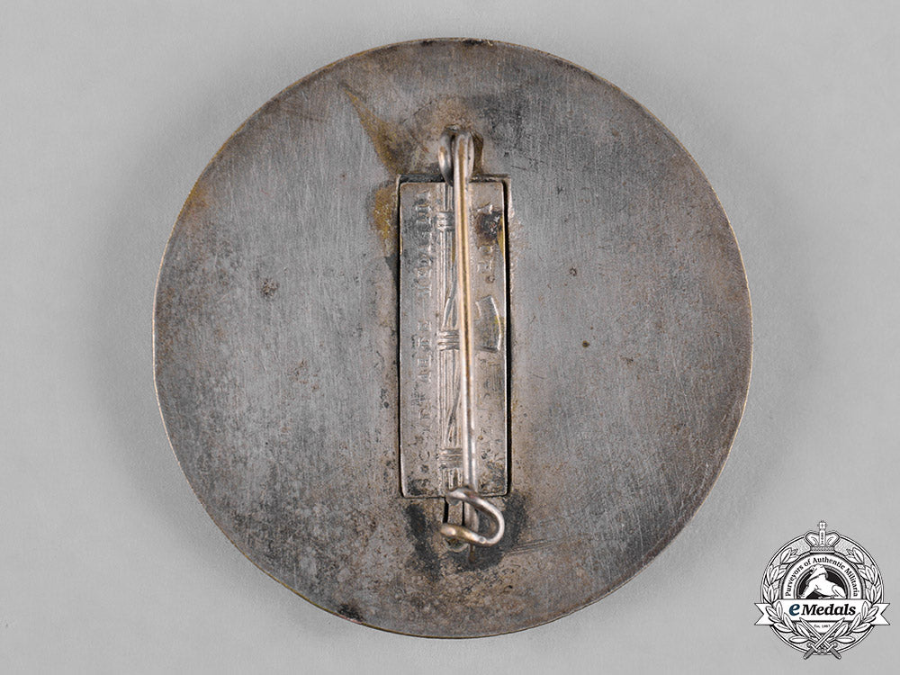 italy,_kingdom._a_national_fascist_youth_organization(_onb)_membership_badge_c19-6337