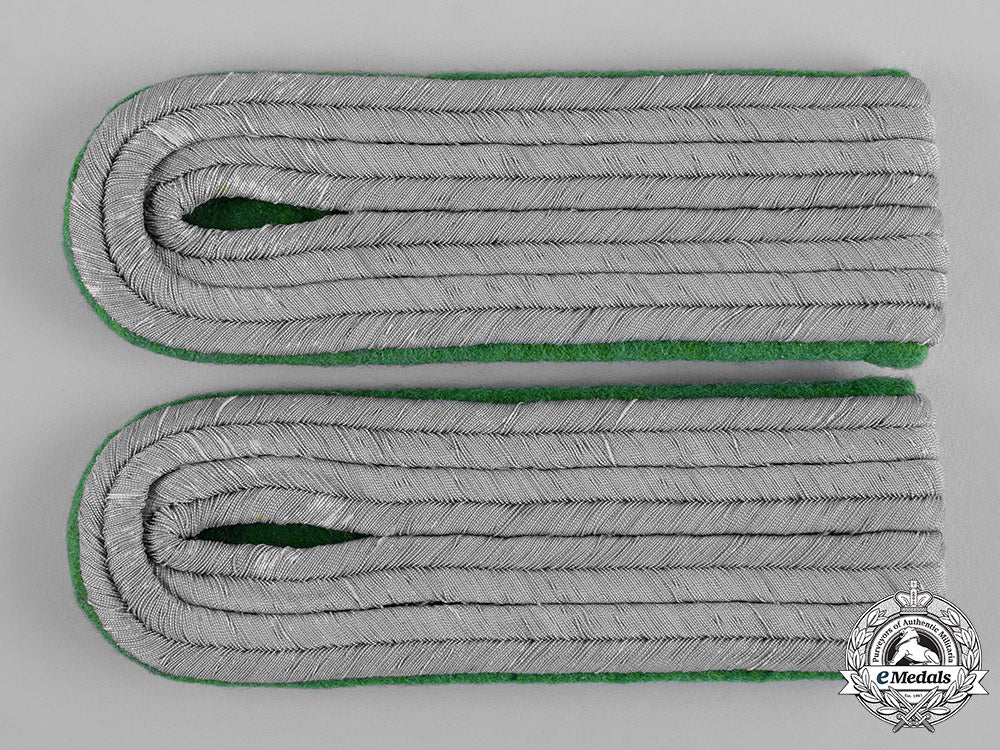 germany,_heer._a_set_of_lieutenant_gebirgsjäger_shoulder_boards_and_collar_tabs_c19-717