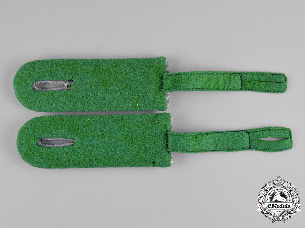 germany,_heer._a_set_of_lieutenant_gebirgsjäger_shoulder_boards_and_collar_tabs_c19-719