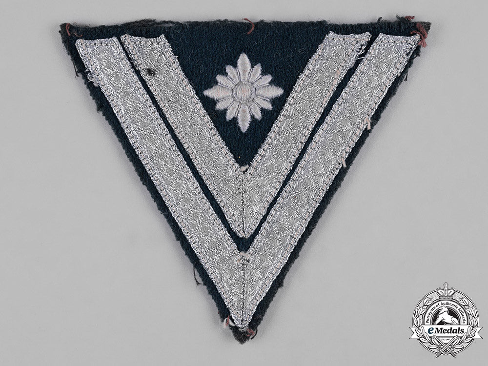 germany,_heer._a_heer_obergefreiter_sleeve_rank_chevron_c19-8688_1