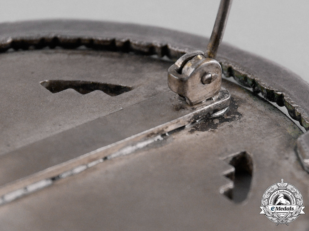 germany,_third_reich._a_midwives_association_membership_badge_c19-8848