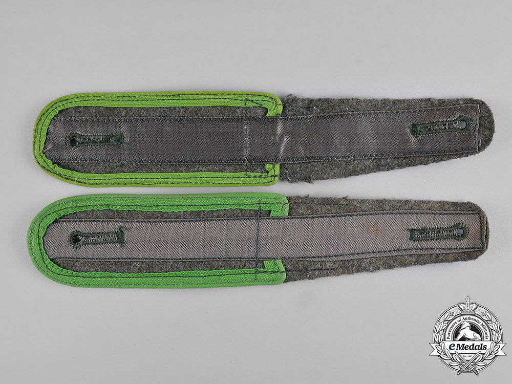 germany,_heer._a_pair_of_mountain_troop_em_shoulder_straps_c19-8915