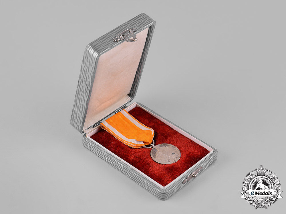 germany,_weimar._a_merit_award_for_rescue_from_danger_with_case_c19_0037