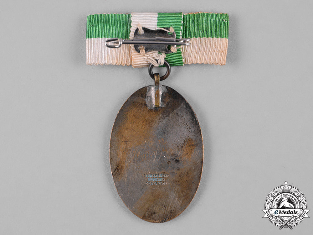 germany,_weimar_republic._a_saxon_red_cross_honour_badge,_iii_class,_by_glaser&_sohn_c19_0145