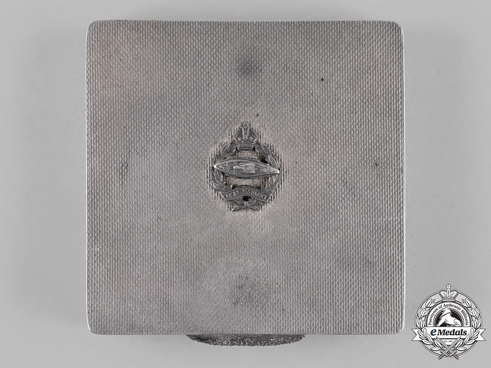 united_kingdom._a_royal_tank_regiment_cosmetic_compact_c19_1226