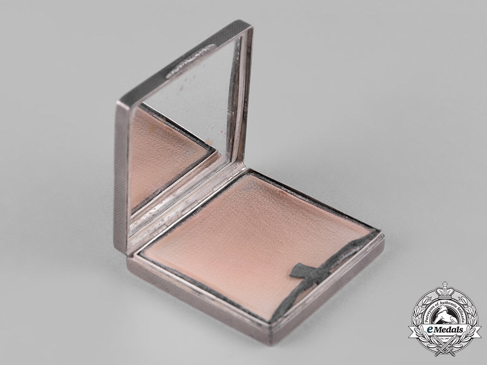 united_kingdom._a_royal_tank_regiment_cosmetic_compact_c19_1228