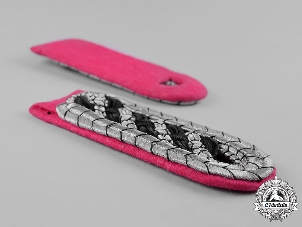 germany,_schutzpolizei._a_set_of_municipal_police_meister_shoulder_boards_c19_2096_2_1