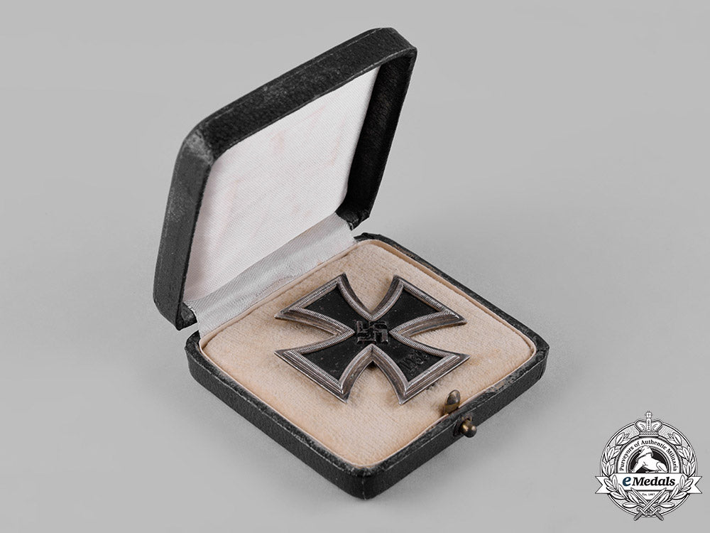 germany,_wehrmacht._a_cased1939_iron_cross_i_class,_by_gebrüder_godet&_co.,_dietrich_maerz_collection_c19_2114_1_2