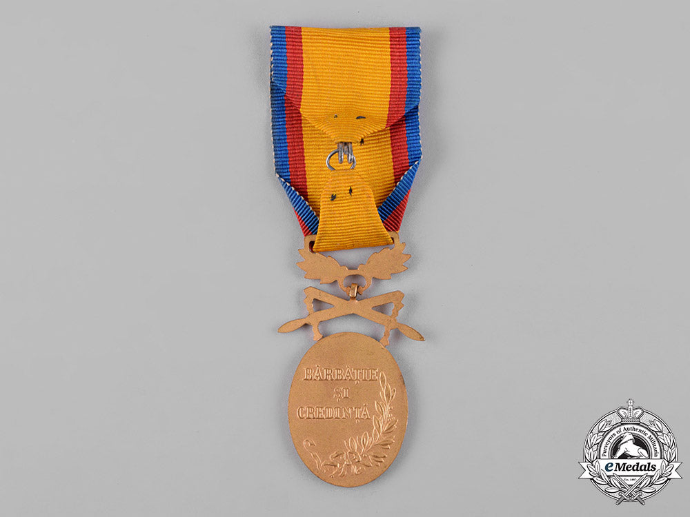 romania,_kingdom._a_medal_for_manhood_and_loyalty_with_crossed_swords,_i_class_c19_2994