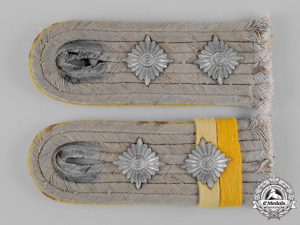 germany,_heer._a_set_of_signals_military_police_hauptmann_shoulder_boards_c19_4212_2