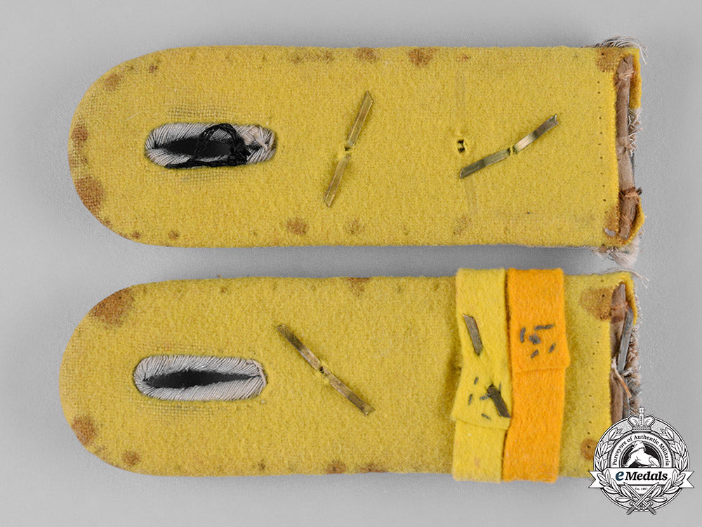 germany,_heer._a_set_of_signals_military_police_hauptmann_shoulder_boards_c19_4213_2