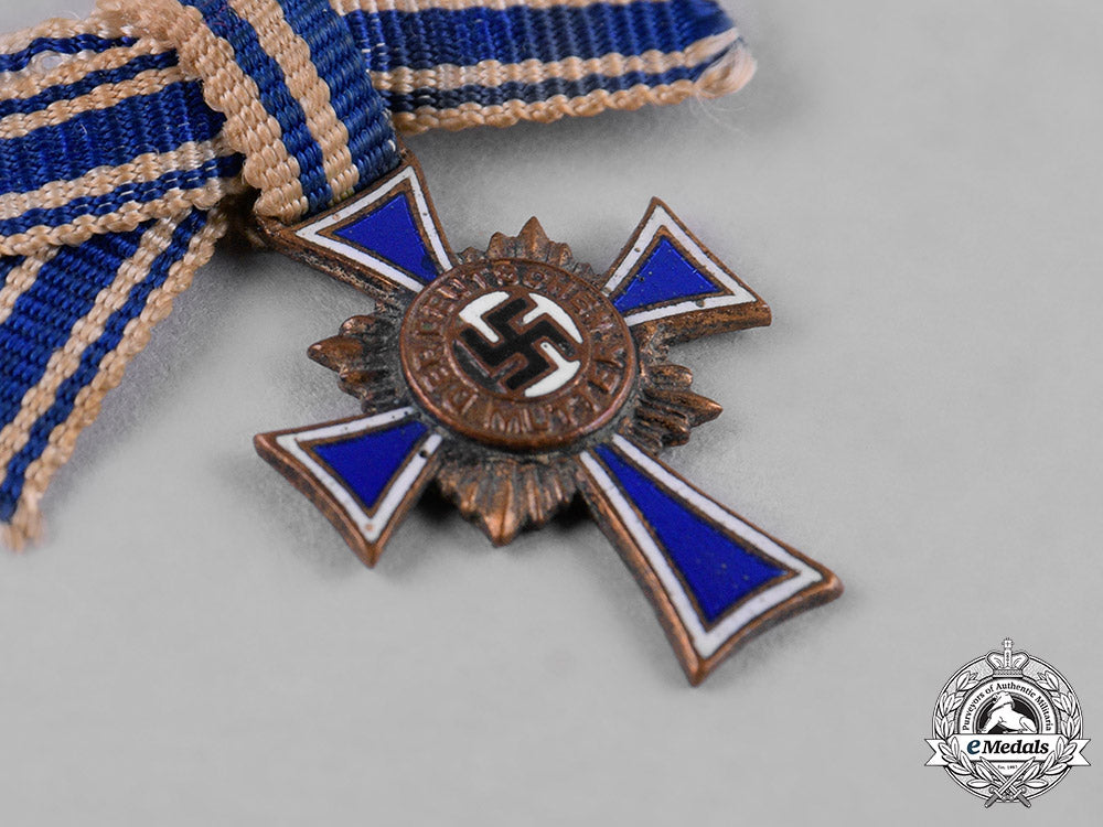 germany,_third_reich._an_honour_cross_of_the_german_mother,_bronze_grade,_with_miniature_c19_4431