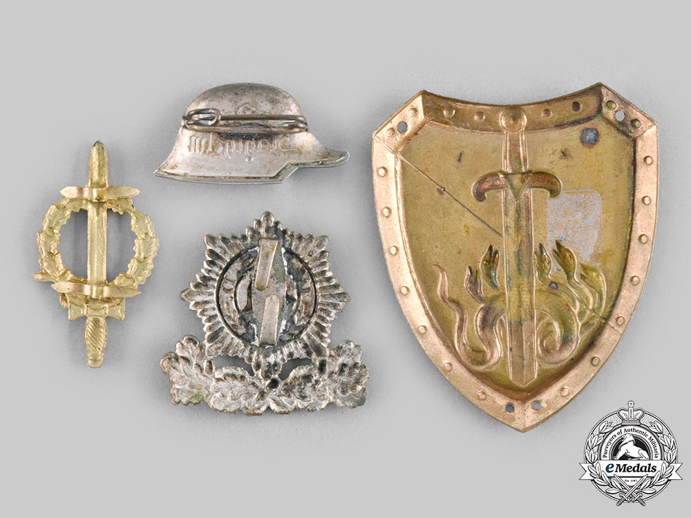 germany,_weimar_republic._a_lot_of_freikorps_and_stahlhelm_insignia_c20145_emd6415_1