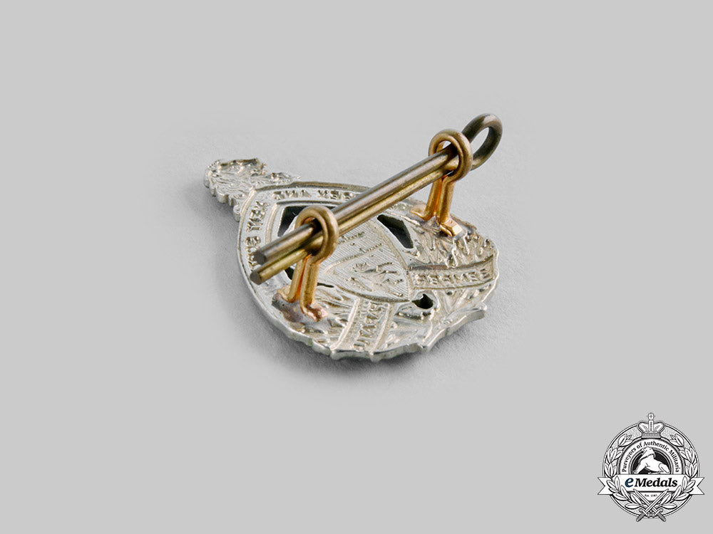 canada._three_essex/_essex_and_kent_scottish_badges_c20170_emd2468_1
