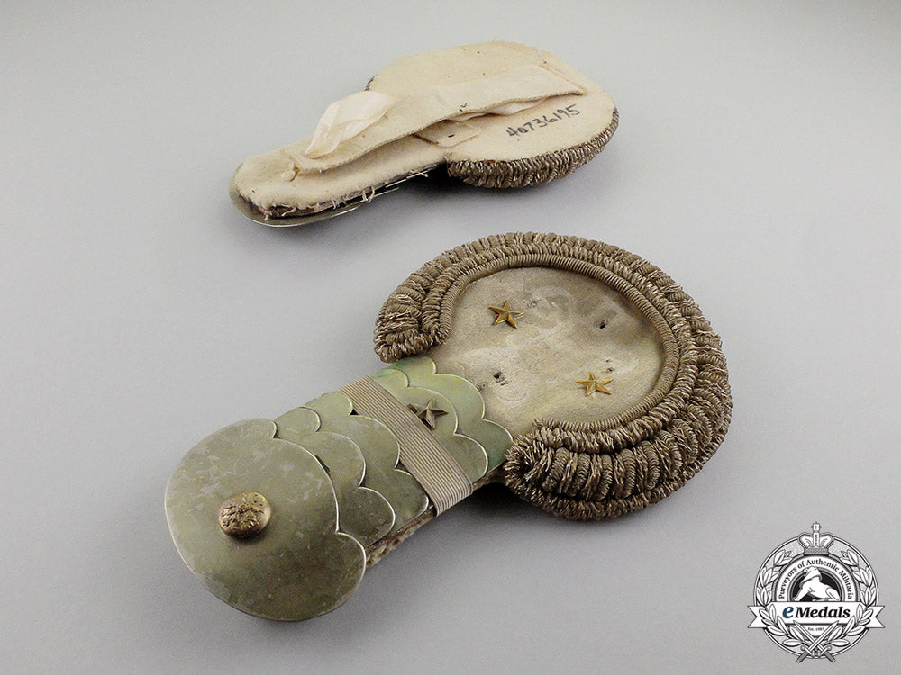 russia,_imperial._a_pair_of_officer's_epaulettes_c2017_000886