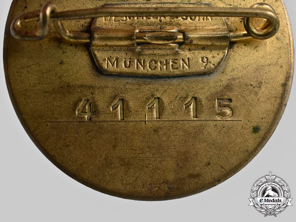 germany,_nsdap._a_golden_party_badge,_large_version,_by_deschler&_sohn_c2020_068_mnc0701_1