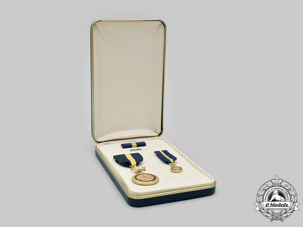 united_states._a_navy_distinguished_service_medal,_cased_c2020_081_mnc6491