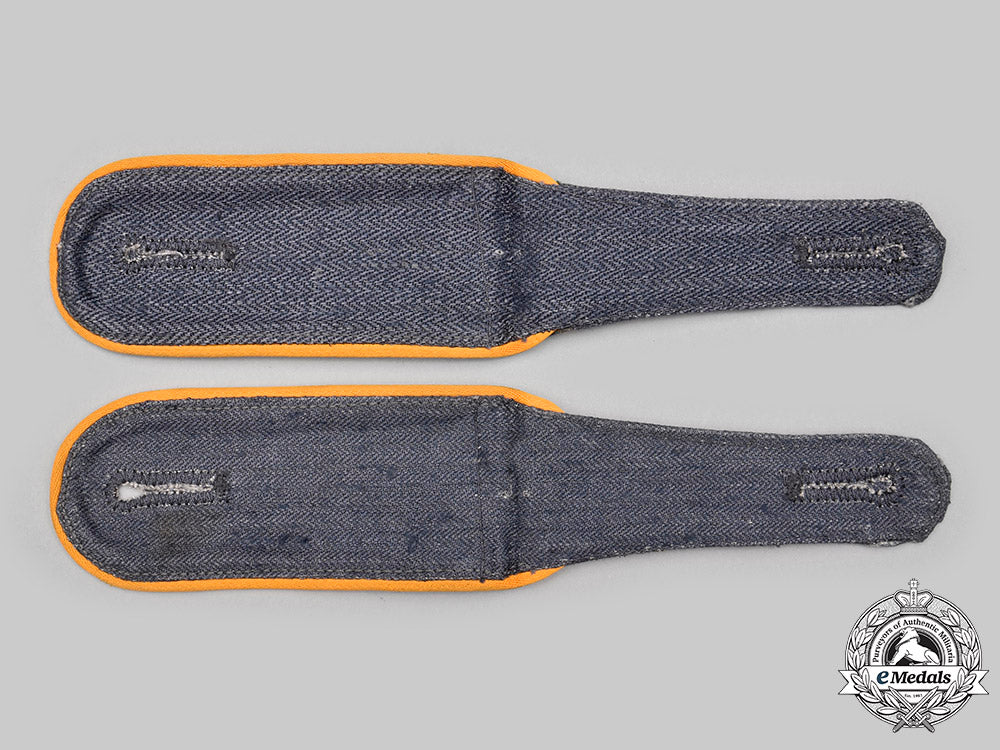 germany,_luftwaffe._a_set_of_drill_tunic_enlisted_flight_personnel_shoulder_straps_c2020_116_mnc7140_1