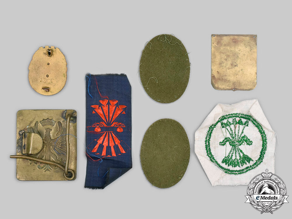 spain,_francoist_era._a_lot_of_eight_insignia_c2020_158_mnc3290