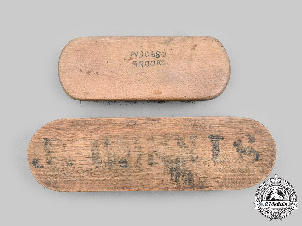 canada,_cef._a_first_and_second_war_lot_of_seven_military_items_c2020_302_mnc5360_1