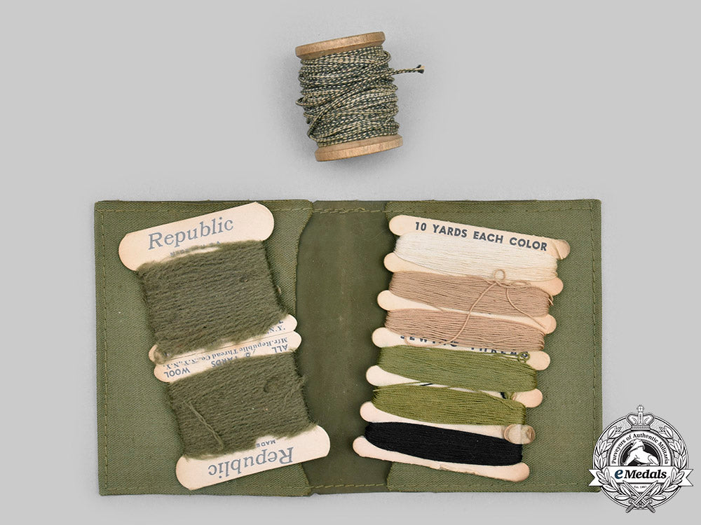 canada,_cef._a_first_and_second_war_lot_of_seven_military_items_c2020_305_mnc5368_1