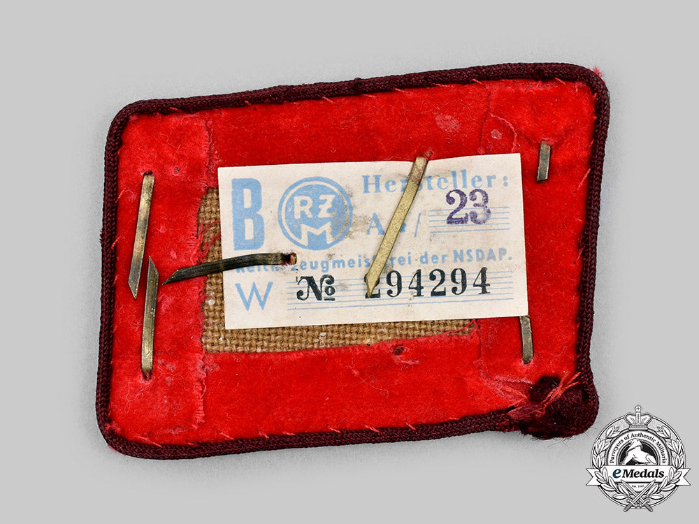 germany,_nsdap._a_set_of_gau-_level_oberdienstleiter_collar_tabs_c2020_346_mnc0382