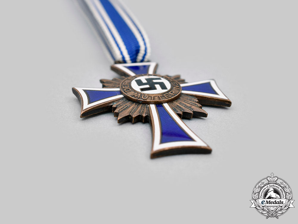 germany,_third_reich._an_honour_cross_of_the_german_mother,_bronze_grade,_by_maria_schenkl_c2020_380_mnc1905