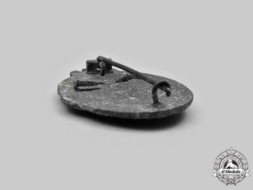 germany,_wehrmacht._a_panzer_assault_badge,_silver_grade_c2020_426_mnc1601_1_1