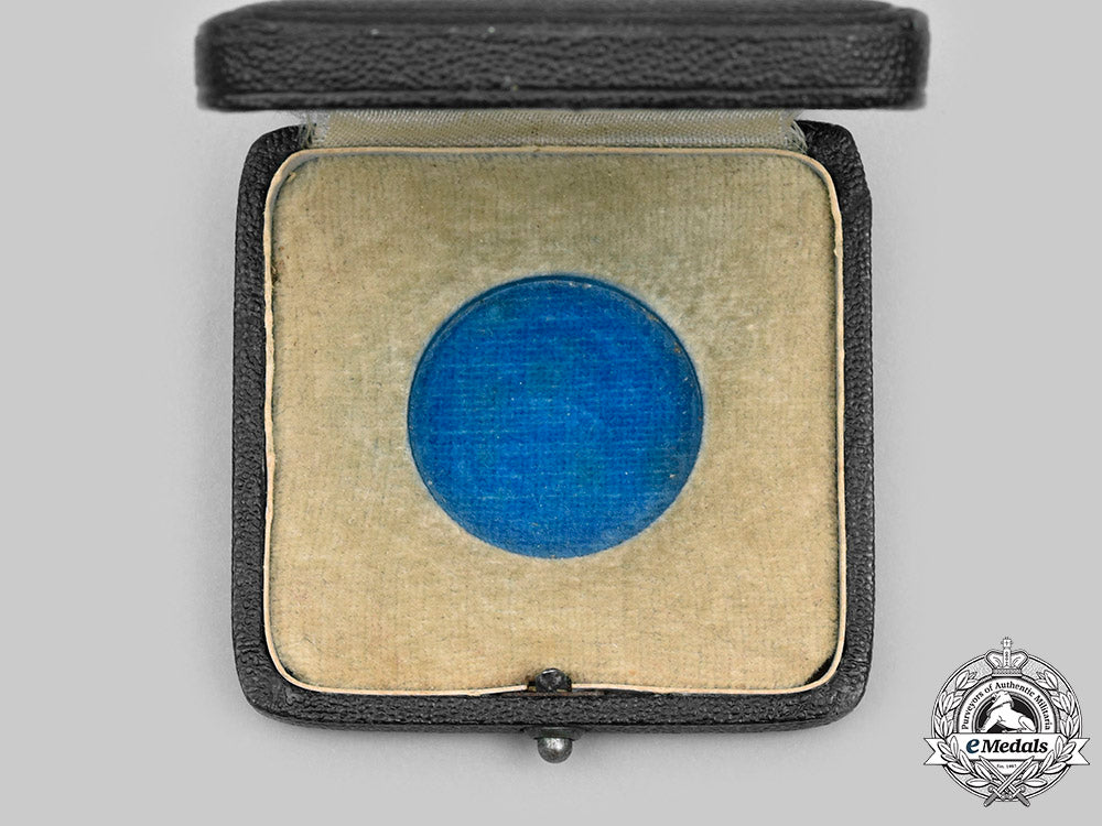 germany,_third_reich._a_city_of_munich_silver_merit_medal_for_civil_servants_and_workers,_with_case_c2020_602_mnc9690