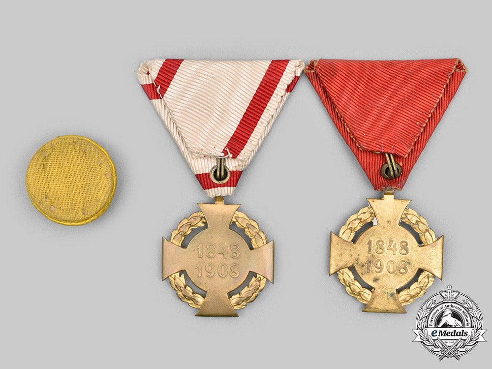 austria,_empire._two_commemorative_crosses_and_a_cockade_c2020_622_mnc6899