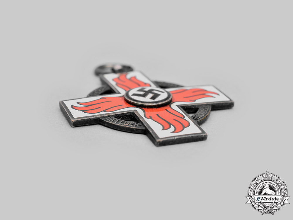 germany,_third_reich._a_fire_brigade_honour_decoration,_ii_class_c2020_637_mnc3183_1