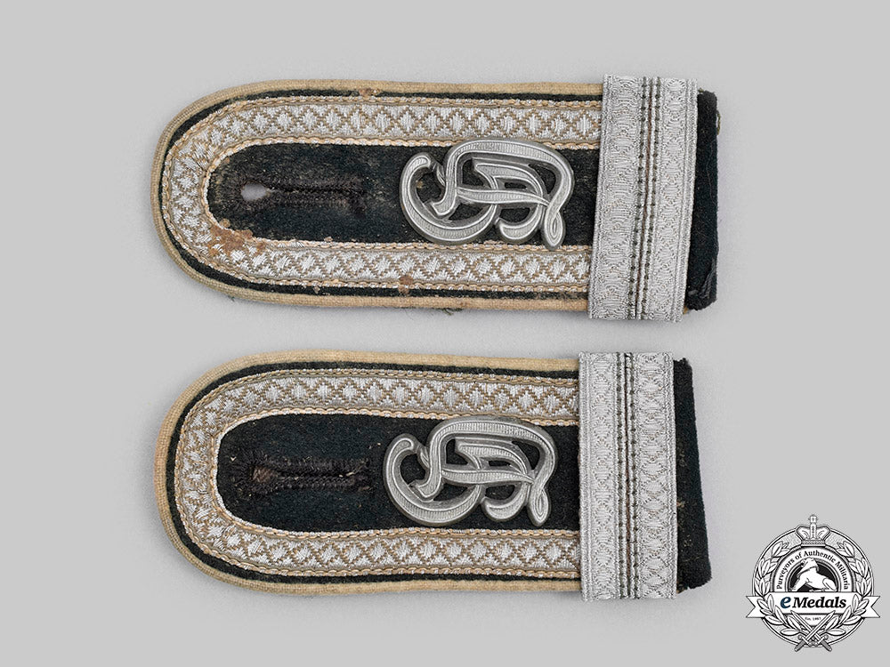 germany,_heer._a_set_of_großdeutschland_division_infantry_feldwebel_officer_candidate_shoulder_straps_c2020_698_mnc7816_1