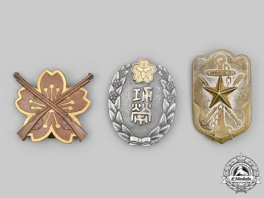 japan,_empire._a_lot_of_three_badges_and_a_homare_game_c2020_708_mnc0157_1