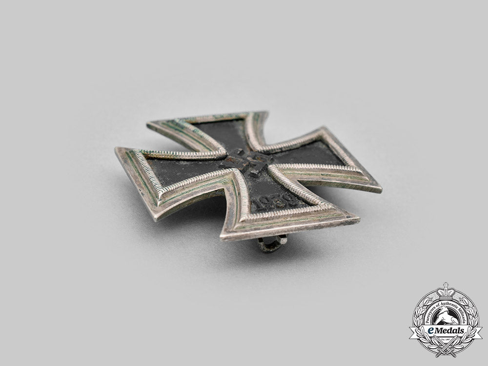 germany,_wehrmacht._a1939_iron_cross_i_class,_with_case,_by_deschler&_sohn_c2020_748_mnc7660