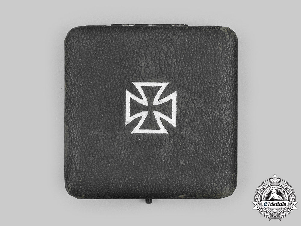 germany,_wehrmacht._a1939_iron_cross_i_class,_with_case,_by_deschler&_sohn_c2020_751_mnc7652