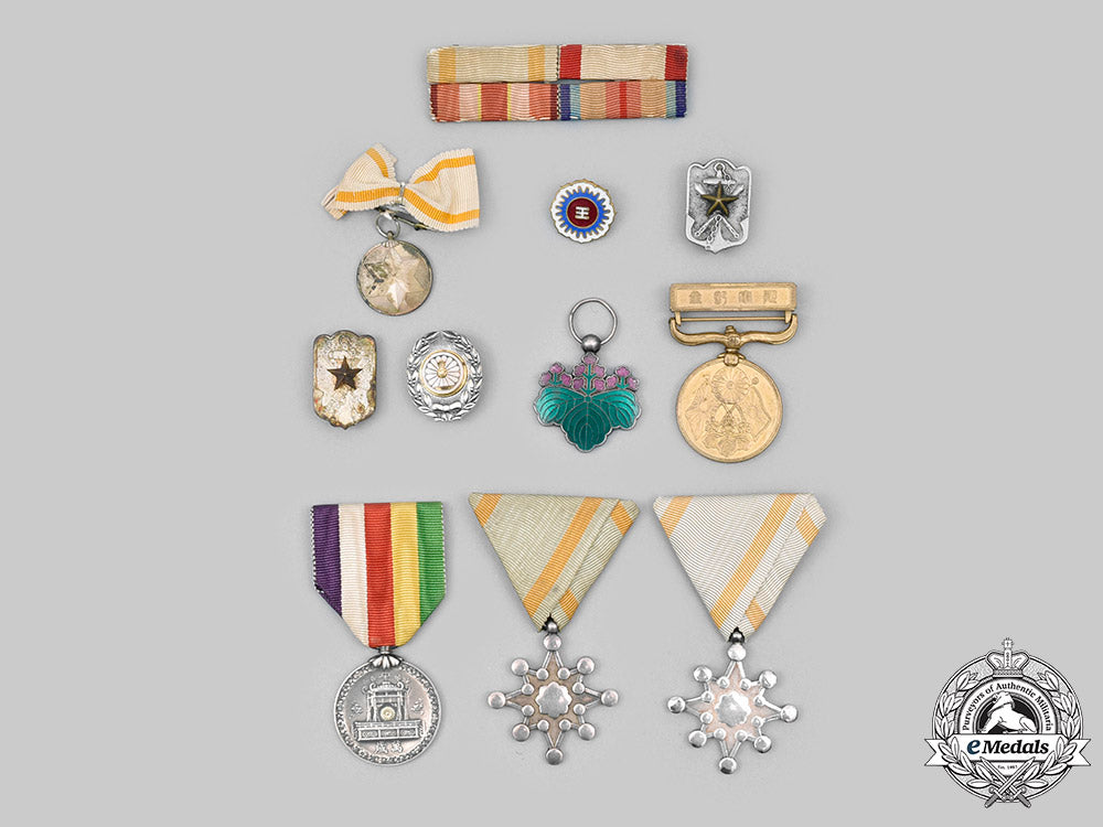 japan,_empire._lot_of_eleven_orders,_medals_and_badges_c2020_794_mnc3251
