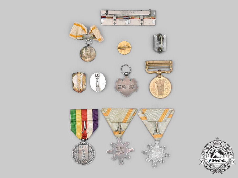 japan,_empire._lot_of_eleven_orders,_medals_and_badges_c2020_795_mnc3252