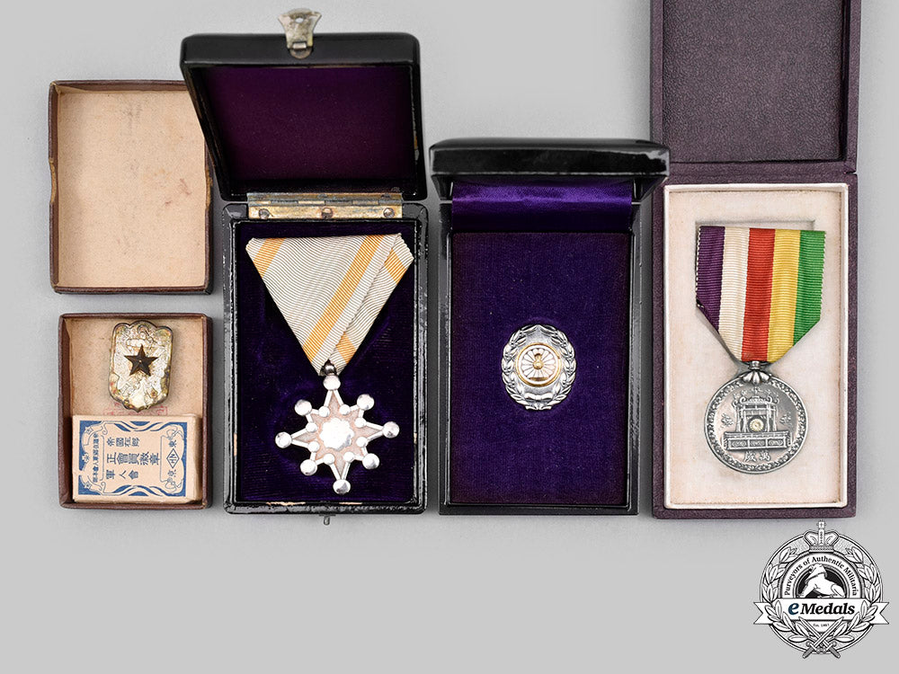 japan,_empire._lot_of_eleven_orders,_medals_and_badges_c2020_797_mnc3258