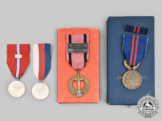 czechoslovakia,_republic,_socialist_republic._three_awards&_medals_c2020_826_mnc0208