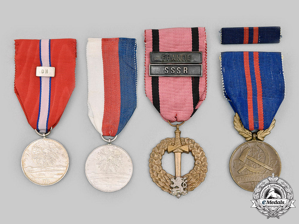 czechoslovakia,_republic,_socialist_republic._three_awards&_medals_c2020_827_mnc0210